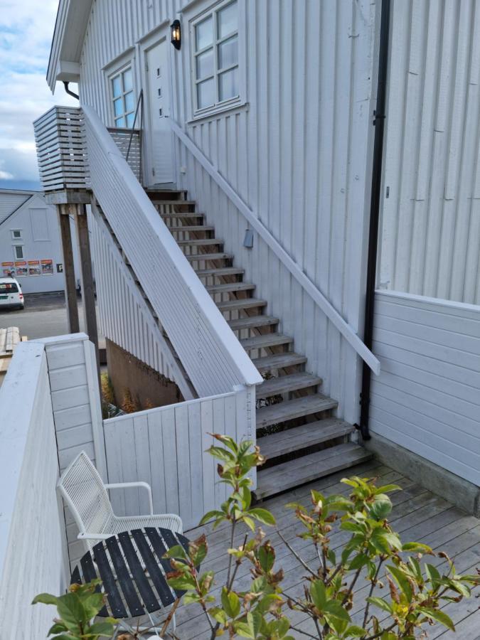 Koselig Leilighet Midt I Sentrum Apartman Skjervoy Kültér fotó